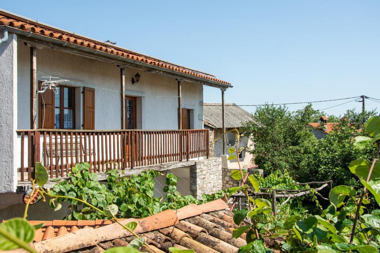 Apartma Na Skdnu Dutovlje Exterior foto